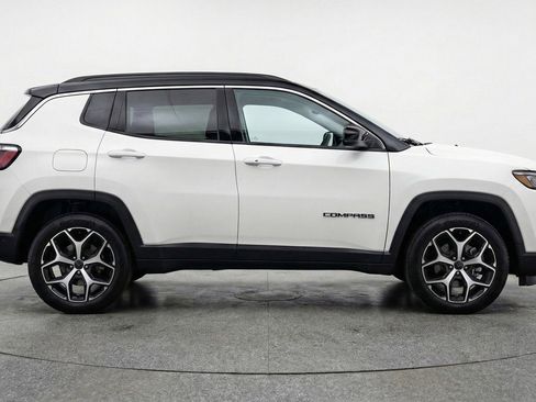 Used 2025 Jeep Compass Limited image 11