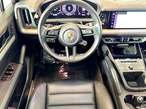 Used 2024 Porsche Cayenne image 21