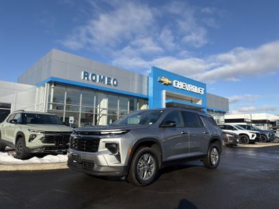 Certified 2025 Chevrolet Traverse LT w/ Driver Confidence Package