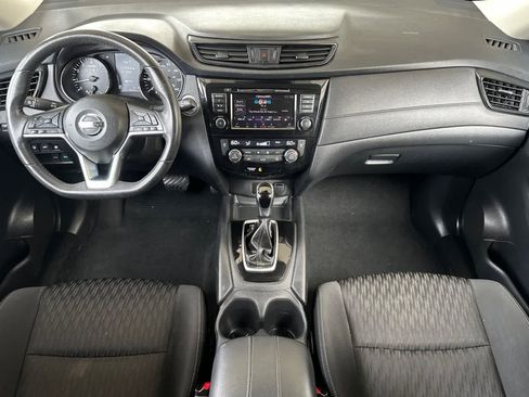 Used 2020 Nissan Rogue SV FWD image 3