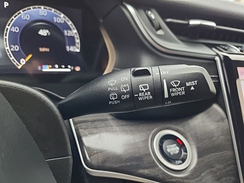 Used 2023 Jeep Grand Cherokee L Limited w/ Black Appearance Package image 15