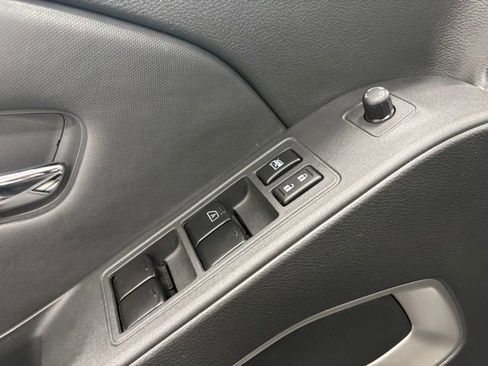 Used 2023 Nissan Frontier SV image 6