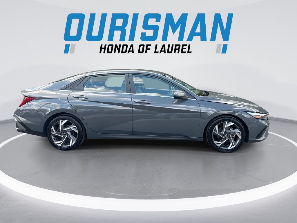 Used 2024 Hyundai Elantra SEL w/ Convenience Package FWD image 9