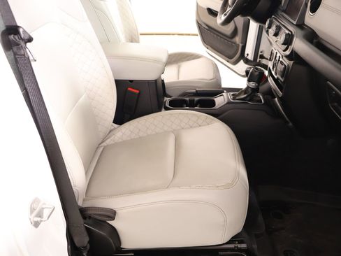 Used 2023 Jeep Gladiator Overland image 14