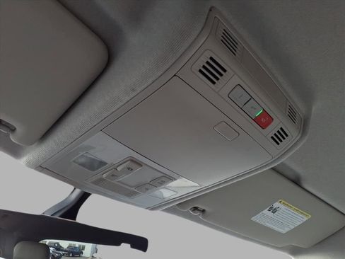 Used 2021 Volkswagen Tiguan SE image 27