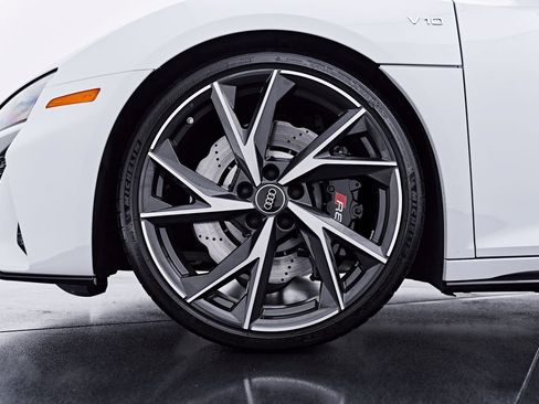 Used 2022 Audi R8 V10 w/ Carbon Exterior Package RWD image 3