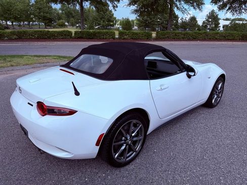 Used 2023 MAZDA MX-5 Miata Grand Touring RWD image 19