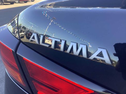 Used 2025 Nissan Altima 2.5 SV AWD/4WD image 6