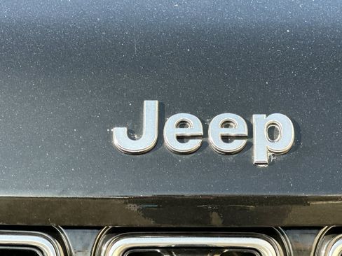 Used 2023 Jeep Grand Cherokee L Summit image 40