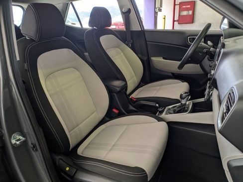 Used 2025 Hyundai Venue SEL FWD image 27