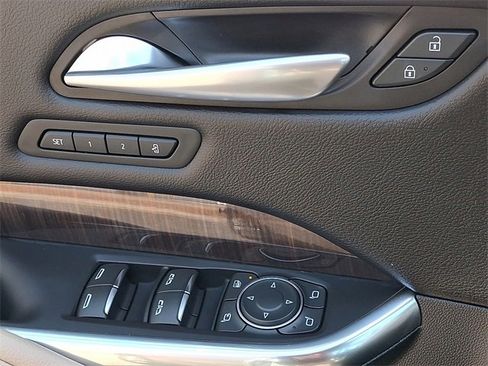 Used 2024 Cadillac XT4 Premium Luxury image 21