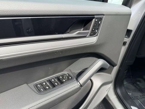 Certified 2026 Porsche Cayenne AWD/4WD image 20
