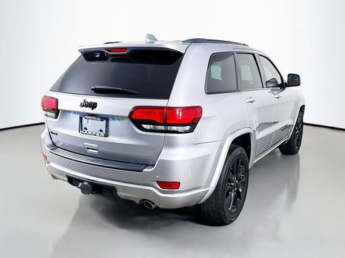 Used 2020 Jeep Grand Cherokee Altitude AWD/4WD image 7