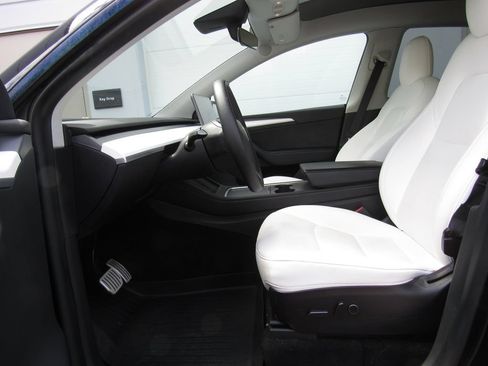 Used 2022 Tesla Model Y Performance AWD/4WD image 11