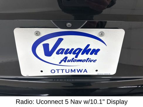 Used 2023 Jeep Grand Cherokee Limited w/ Black Appearance Package image 17