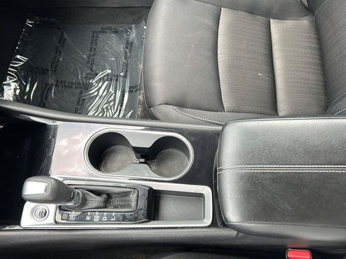 Used 2024 Nissan Altima 2.5 SV FWD image 14