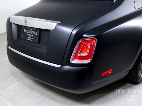 Used 2025 Rolls-Royce Phantom Sedan image 45