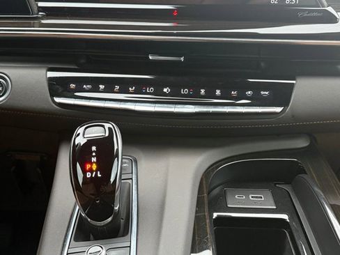 Certified 2023 Cadillac Escalade Premium Luxury w/ Performance Package AWD/4WD image 4