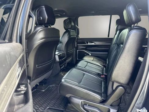 Used 2023 Jeep Wagoneer Series III w/ Preferred Equipment Group AWD/4WD image 23