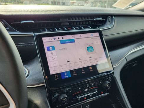 Used 2024 Jeep Grand Cherokee L Limited w/ Luxury Tech Group II image 27