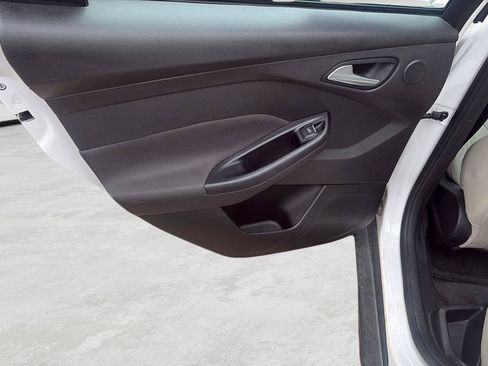 Used 2018 Ford Focus Titanium FWD image 25