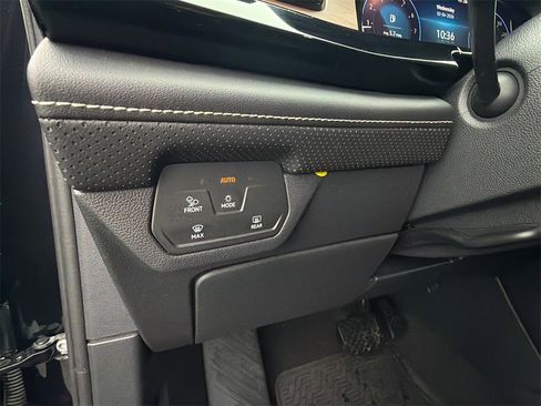 Used 2024 Volkswagen Atlas SE image 27