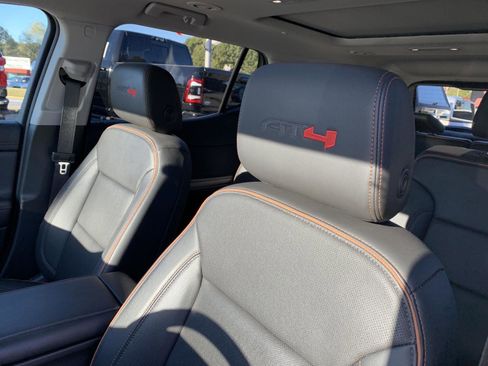 Used 2023 GMC Acadia AT4 w/ Technology Package image 17