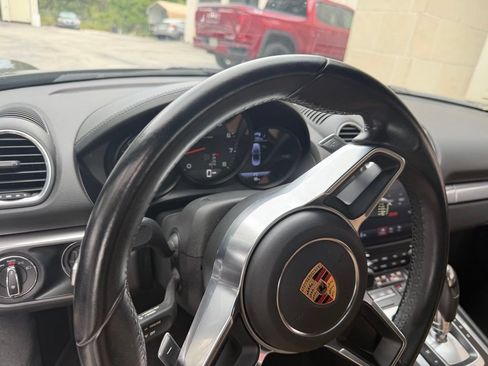 Used 2019 Porsche 718 Boxster RWD image 11