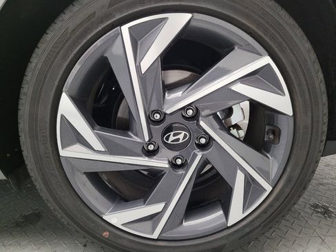 Used 2025 Hyundai Elantra SEL FWD image 31