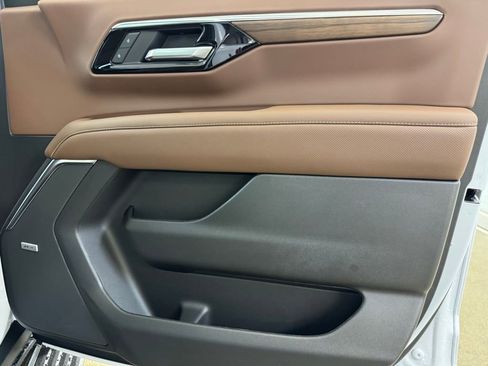 New 2026 Chevrolet Suburban High Country AWD/4WD image 33