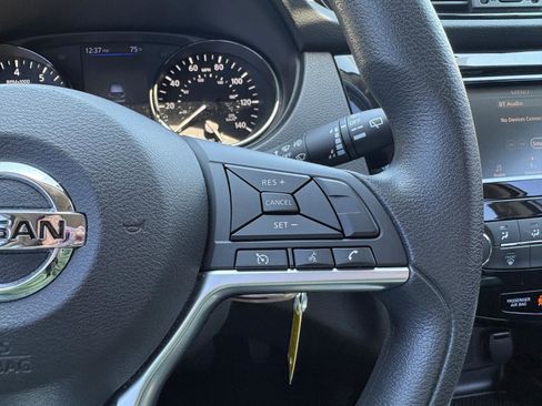 Used 2020 Nissan Rogue Sport S image 35