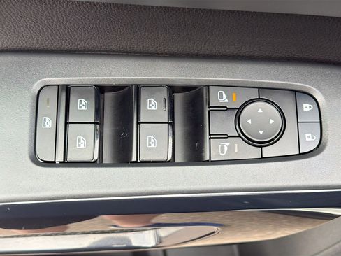 Used 2023 Nissan Pathfinder SV w/ SV Premium Package AWD/4WD image 15
