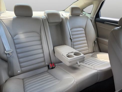 Used 2019 Ford Fusion SEL FWD image 21