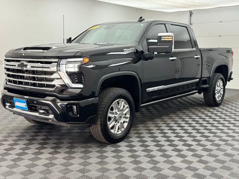 Used 2025 Chevrolet Silverado 2500 High Country w/ Technology Package AWD/4WD image 2