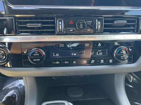 New 2026 Nissan Pathfinder SL w/ SL Premium Package AWD/4WD image 18