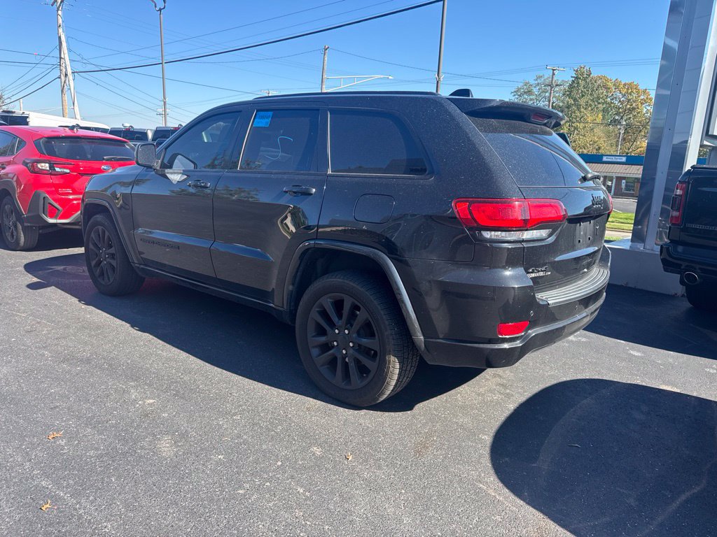 Used 2019 Jeep Grand Cherokee Altitude AWD/4WD image 2