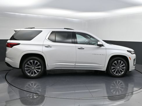 Used 2023 Chevrolet Traverse Premier AWD/4WD image 8