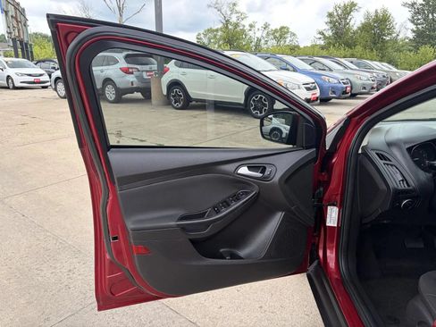 Used 2016 Ford Focus SE FWD image 10