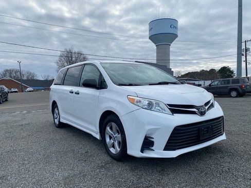 Used 2020 Toyota Sienna L image 9
