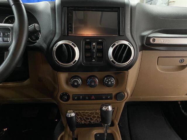 Used 2011 Jeep Wrangler Unlimited Sahara AWD/4WD image 22