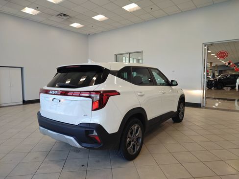 Used 2024 Kia Seltos LX AWD/4WD image 3