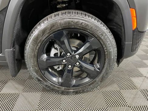 Used 2026 Jeep Grand Cherokee Limited AWD/4WD image 9