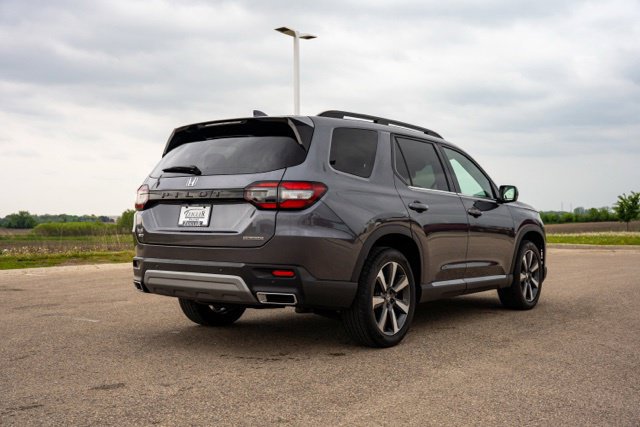Used 2025 Honda Pilot Touring image 7