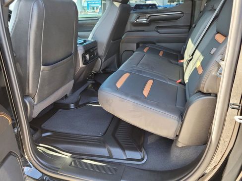 Used 2024 GMC Sierra 1500 AT4 w/ Technology Package AWD/4WD image 3
