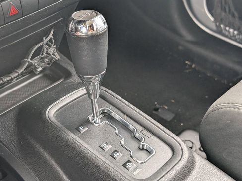 Used 2012 Jeep Wrangler Unlimited Sport image 19