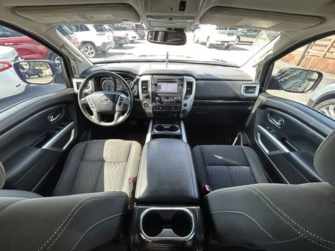 Used 2017 Nissan Titan SV RWD image 12