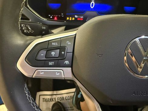 Certified 2024 Volkswagen Taos SE FWD image 30
