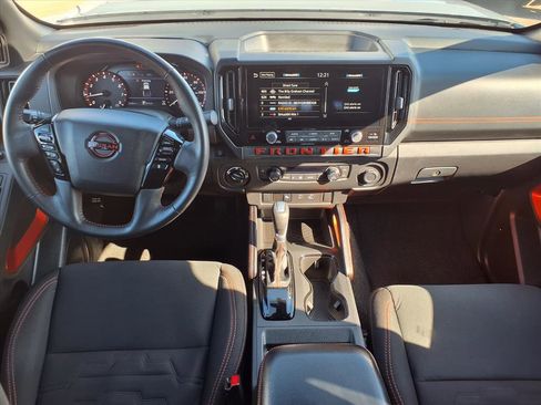 Used 2025 Nissan Frontier PRO-4X image 4