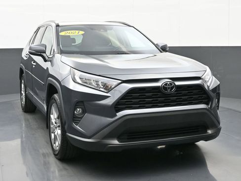 Used 2021 Toyota RAV4 XLE Premium image 8