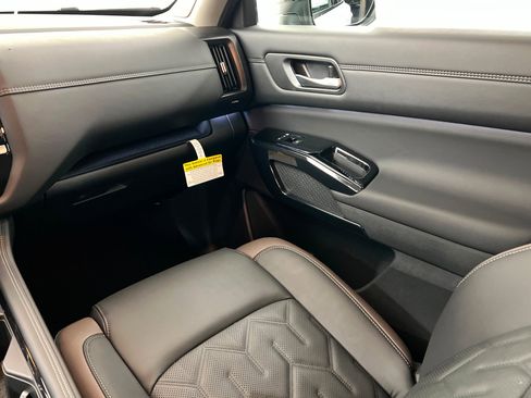 New 2026 Nissan Pathfinder Platinum image 10